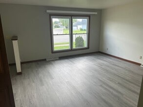 717 Fairwood Dr in Neenah, WI - Building Photo - Building Photo