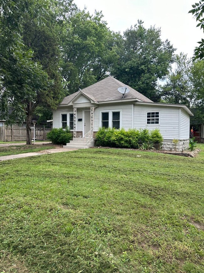421 S 8th St in Van Buren, AR - Building Photo - Building Photo