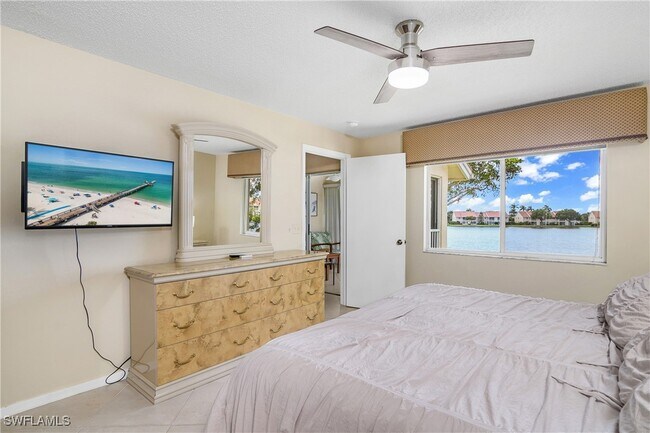 7754 Emerald Cir in Naples, FL - Foto de edificio - Building Photo