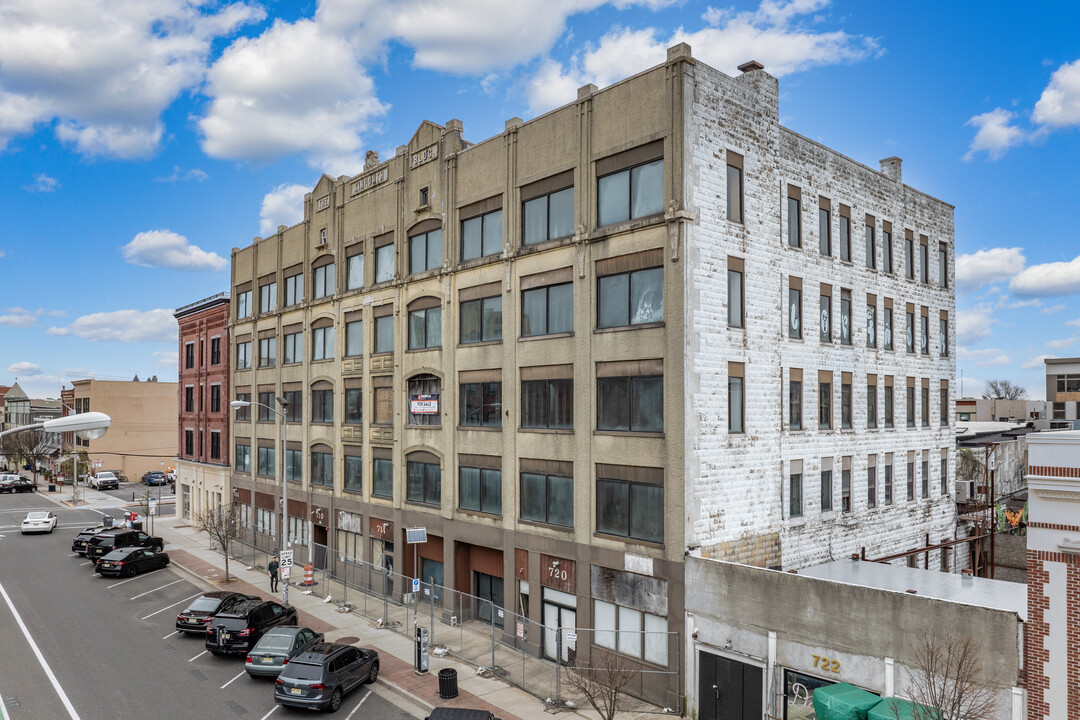 704-720 Mattison Ave in Asbury Park, NJ - Foto de edificio