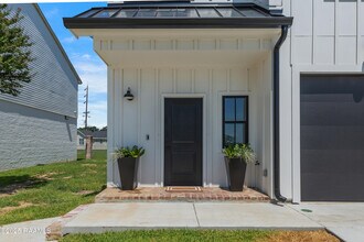 424 Eraste Landry Rd in Lafayette, LA - Building Photo - Building Photo