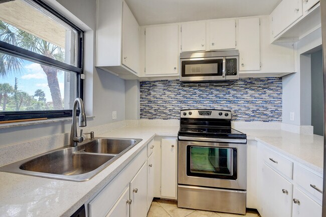 890 N Federal Hwy in Lantana, FL - Building Photo - Building Photo