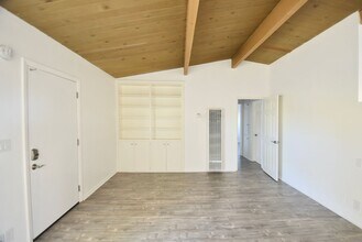 121 W Arrellaga St in Santa Barbara, CA - Building Photo - Building Photo
