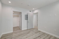 5068 Romaine St in Los Angeles, CA - Building Photo - Building Photo