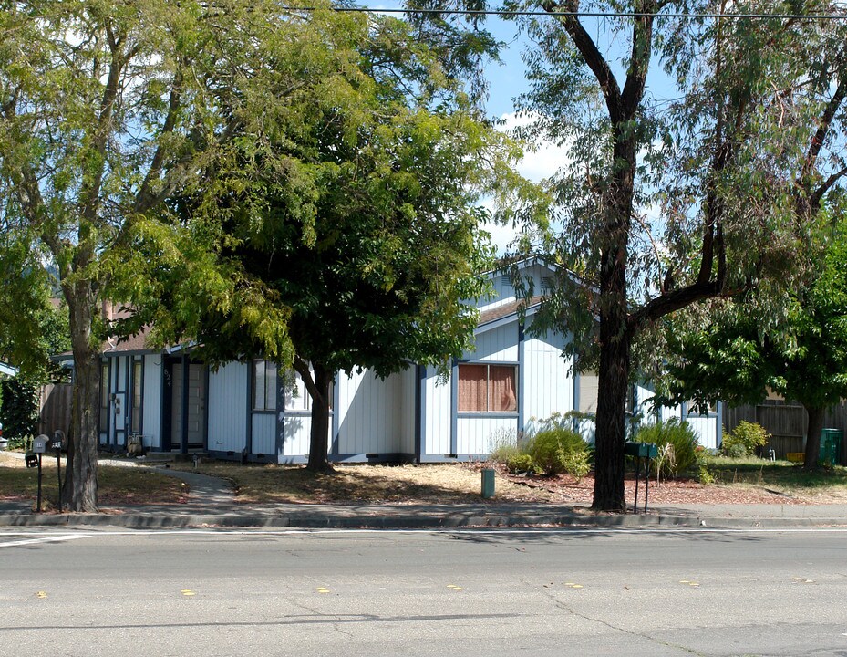 824 Middle Rincon Rd in Santa Rosa, CA - Building Photo