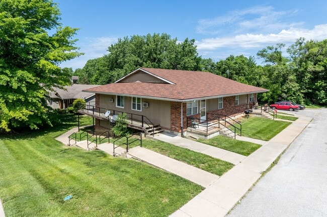 property at 8 Wallingford Dr