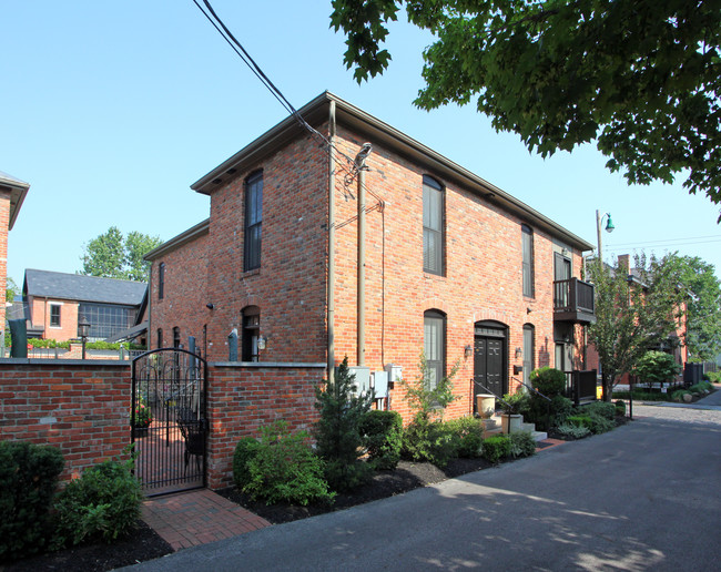 229-245 E Beck St in Columbus, OH - Building Photo - Building Photo