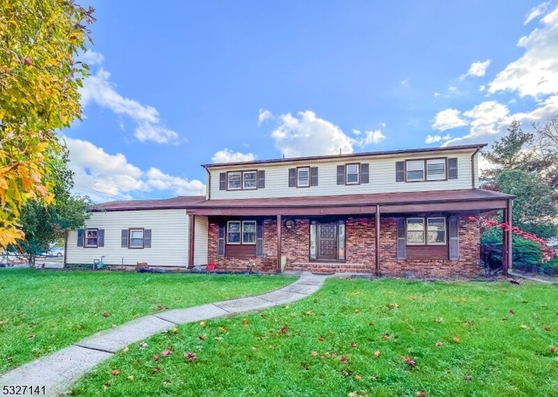 215 Monroe Ave in Edison, NJ - Building Photo