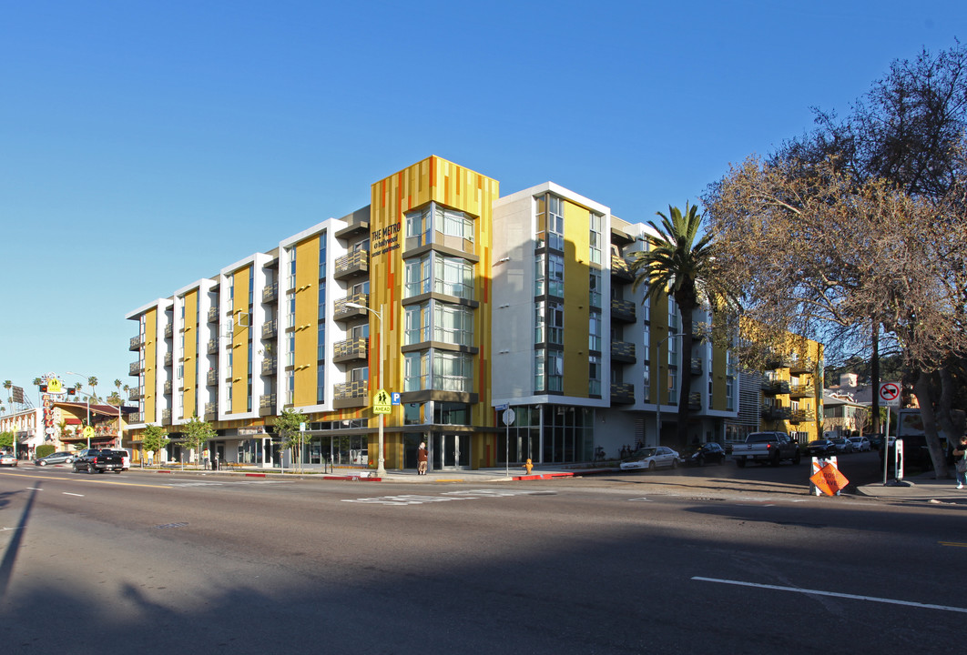 Metro at Hollywood Senior Apartments in Los Angeles, CA - Foto de edificio