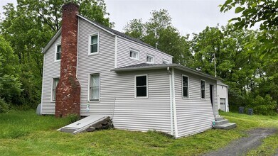 131 S Putt Corners Rd in New Paltz, NY - Building Photo - Building Photo