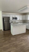 724 Downing St in New Smyrna Beach, FL - Building Photo - Building Photo