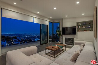 8634 Franklin Ave in Los Angeles, CA - Building Photo - Building Photo