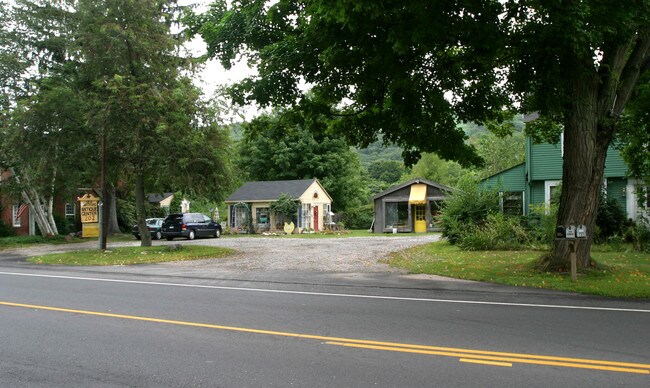 202 Main St in New Hartford, CT - Building Photo - Building Photo