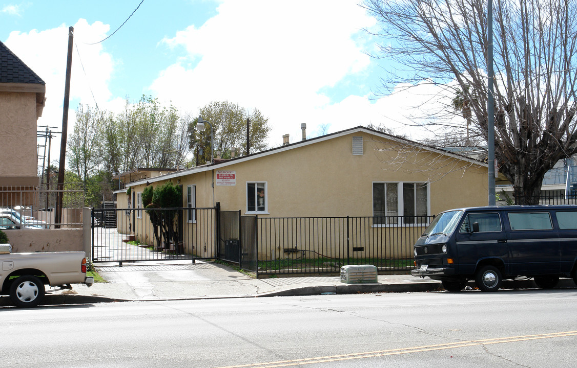 15546 Vanowen St in Van Nuys, CA - Building Photo