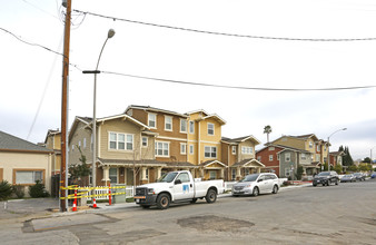 Lotus Townhomes in Sunnyvale, CA - Building Photo - Building Photo