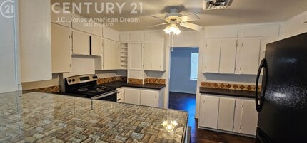 909 SW Bridge St in Grants Pass, OR - Building Photo - Building Photo