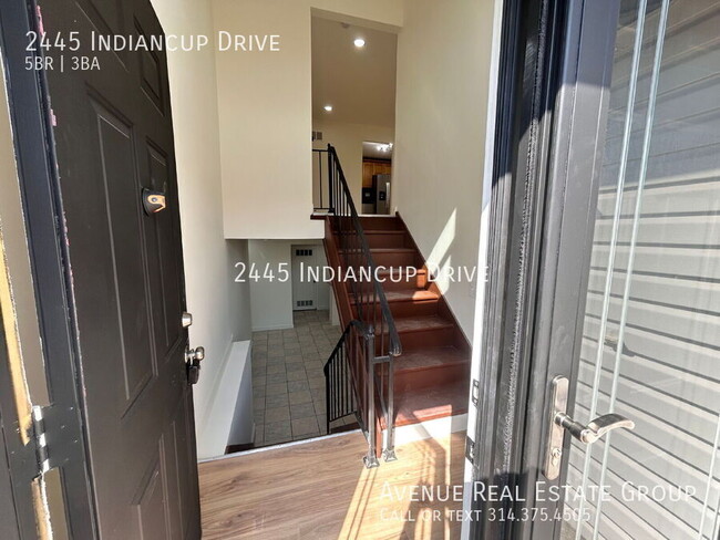 2445 Indiancup Dr in Florissant, MO - Building Photo - Building Photo