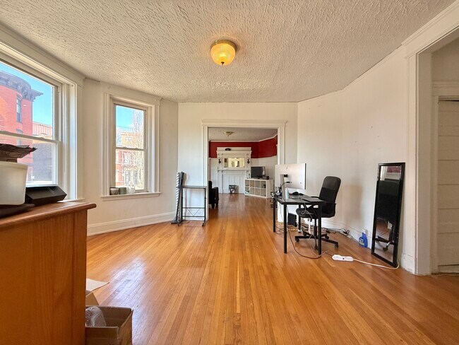 1908 Beacon St, Unit 2 in Brookline, MA - Building Photo - Building Photo