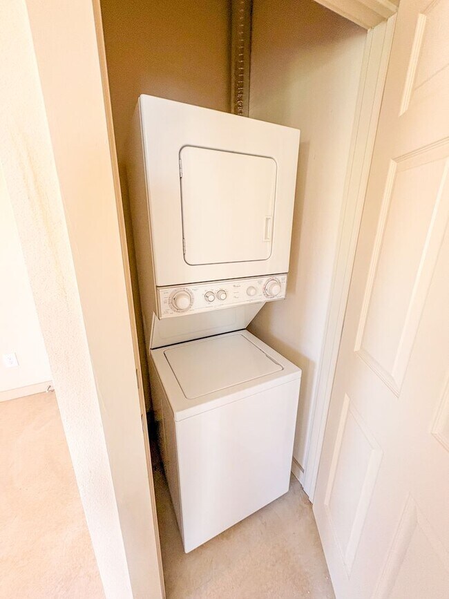 1100 W 16th St in Cameron, TX - Building Photo - Building Photo