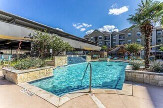 CREEKSIDE VUE APARTMENTS in New Braunfels, TX - Building Photo - Building Photo