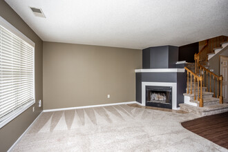 Ashworth Pointe Townhomes in West Des Moines, IA - Foto de edificio - Interior Photo