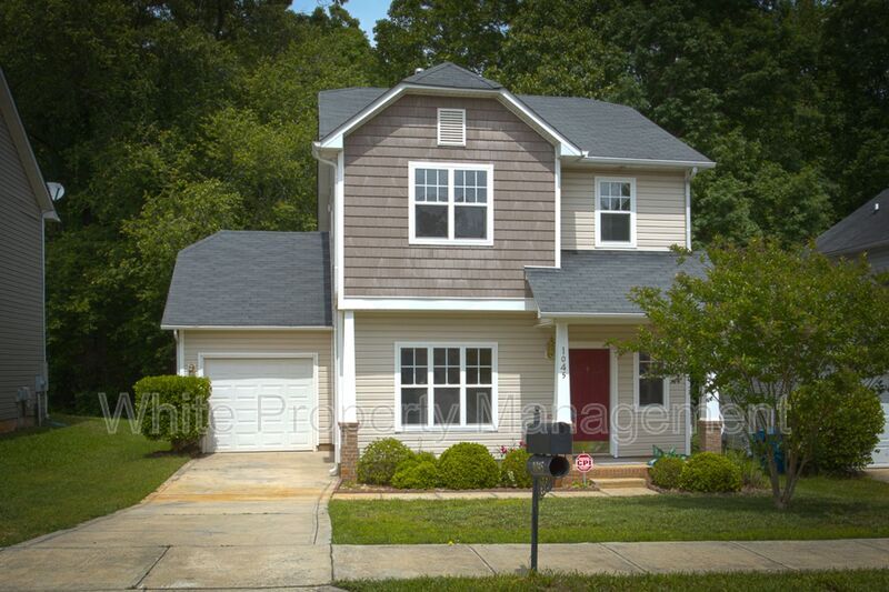 1045 Crestdale Crossing Dr in Matthews, NC - Building Photo