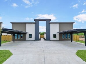 3000 S Links Dr in Edinburg, TX - Foto de edificio - Building Photo