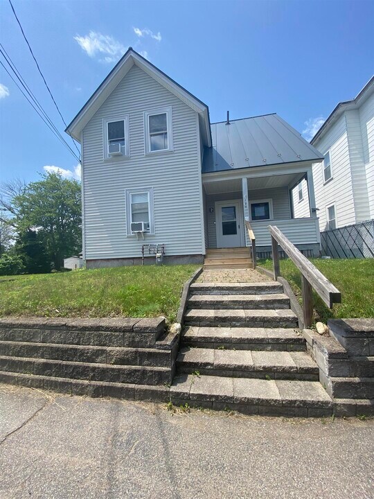 106 Bismark St in Manchester, NH - Building Photo