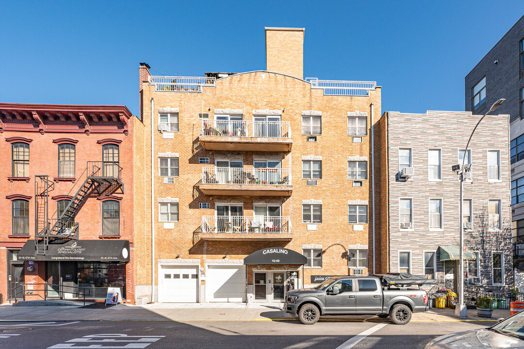 1043 47th Ave in Long Island City, NY - Building Photo