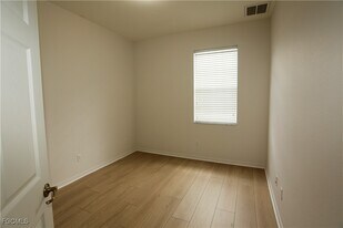 4213 Liron Ave in Ft. Myers, FL - Building Photo