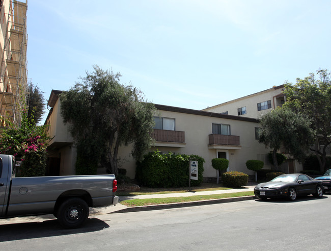 1610 Granville Ave in Los Angeles, CA - Foto de edificio - Building Photo