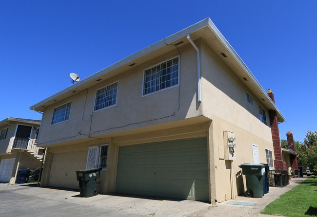 116 Nedra Ct in Sacramento, CA - Foto de edificio - Building Photo