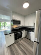 14850 Hesby St, Unit 203 in Sherman Oaks, CA - Building Photo - Building Photo