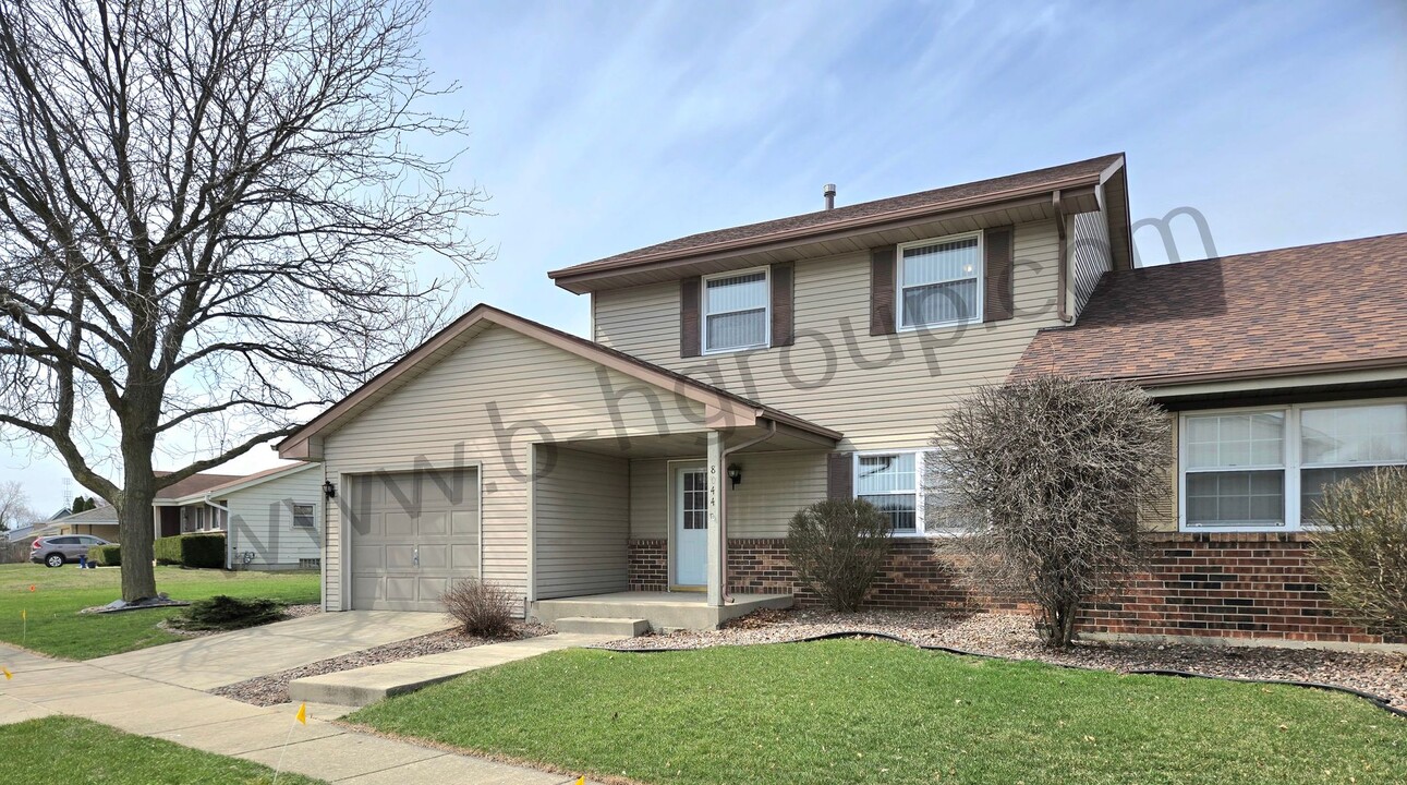 8042 63rd Ave in Kenosha, WI - Building Photo