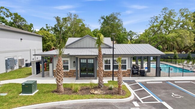 Amalfi on the Ridge in Sarasota, FL - Building Photo - Building Photo