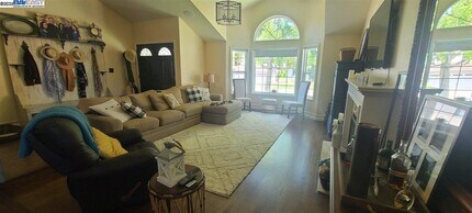 1127 Mataro Ct in Pleasanton, CA - Foto de edificio - Building Photo