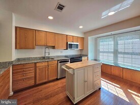 5939 Heatherwood Ct in Alexandria, VA - Building Photo