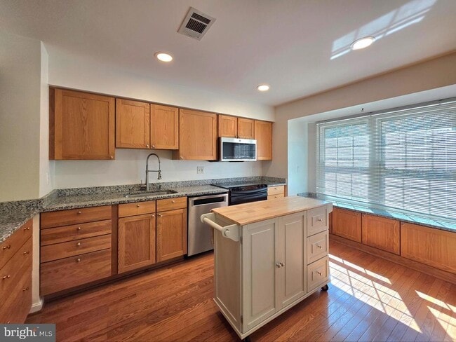 property at 5939 Heatherwood Ct