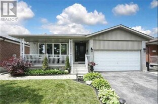 70 Corinthian Blvd in Toronto, ON - Building Photo