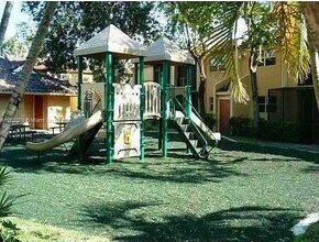 4467 Treehouse Ln in Tamarac, FL - Building Photo - Building Photo