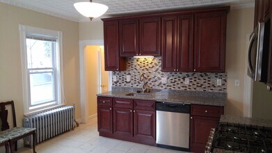 39 Watts St, Unit 2 in Malden, MA - Building Photo - Building Photo