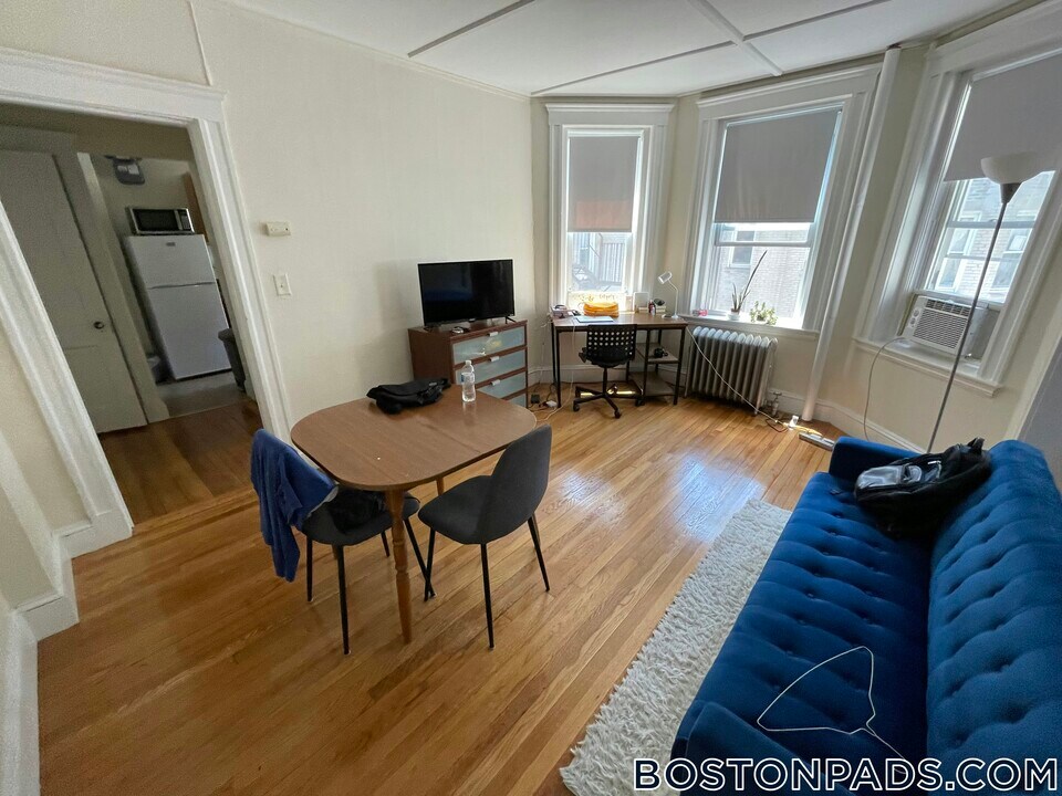 1179 Boylston St in Boston, MA - Building Photo