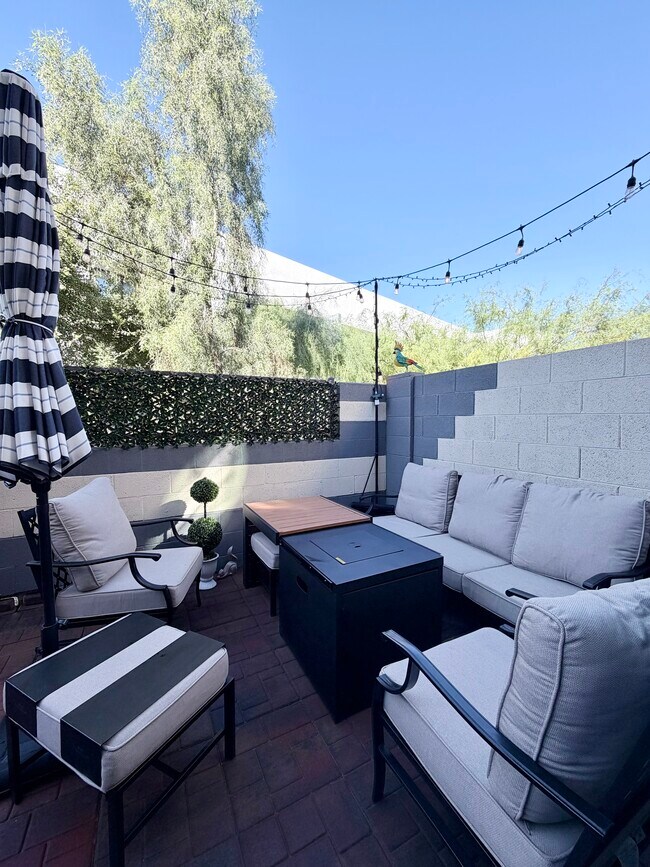 8192 N 22nd Dr in Phoenix, AZ - Foto de edificio - Building Photo