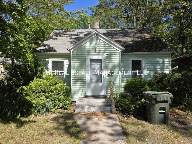 property at 1920 Elwood St