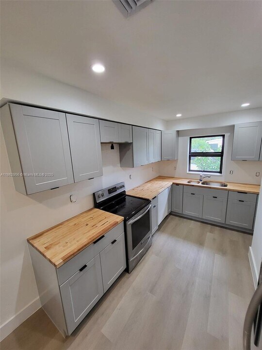 958 NE 91st Ter in Miami Shores, FL - Foto de edificio