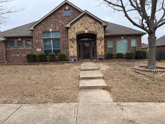 1725 Running River Dr in Desoto, TX - Building Photo