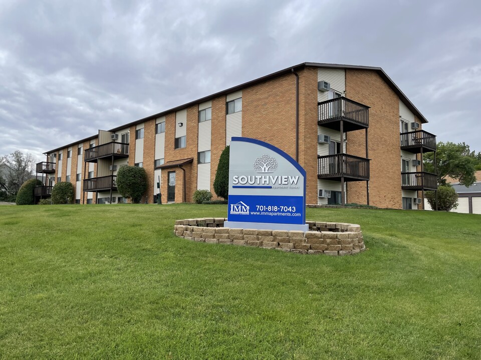 Southview Apartments in Minot, ND - Foto de edificio