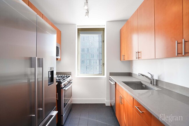 420 W 42nd St, Unit APT 23B in New York, NY - Building Photo - Building Photo