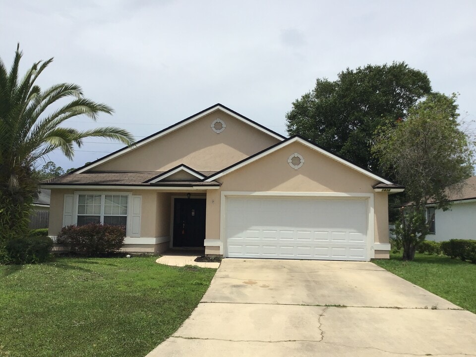 1836 Northglen Cir in Middleburg, FL - Building Photo