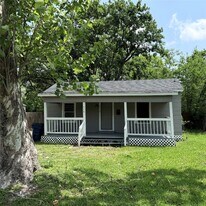 516 Hurst Pl in Angleton, TX - Building Photo